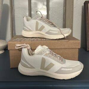 NIB VEJA Impala Engineered Mesh Running Sneaker in Eggshell Pierre 37/6